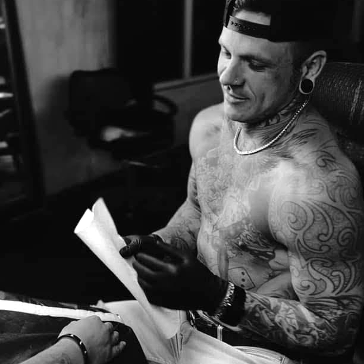Zakk Ross tattooing