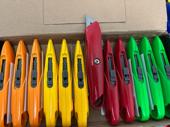 Diplomat Retractable Metal Utility Knife Self 4 Colours B6DB Diplomat Retractable Metal Utility Knife Self 4 Colours B6DB