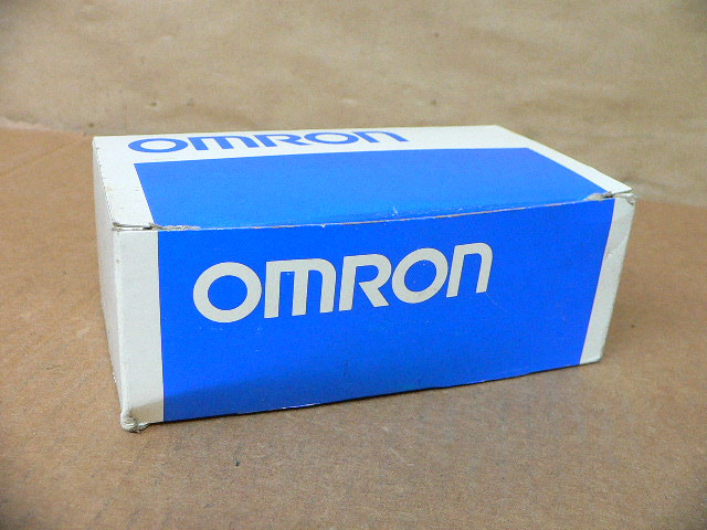 NUOVO OMRON E3F2-7B4-P1 INTERRUTTORE FOTOELETTRICO SENSORE DI