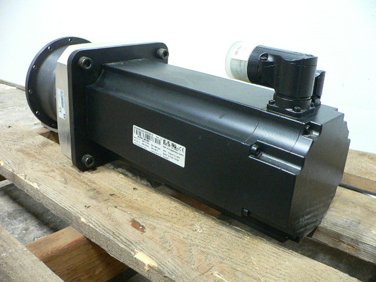 B&R 8LSA66.EB045D200-3 SERVO MOTOR - Fen Industrial