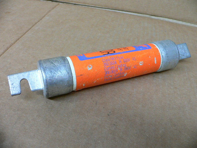 Fusible Temporisé (time Delay) Ferraz Shawmut AJT100, 100A, 600V, Classe J - Pour Moteurs Et Charges Inductives.