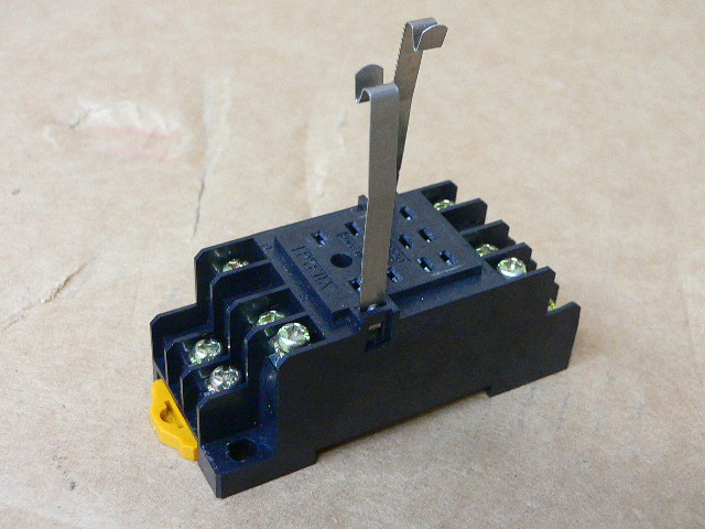 Omron 5A 250V Relay Base Socket Pyf11a - Fen Industrial