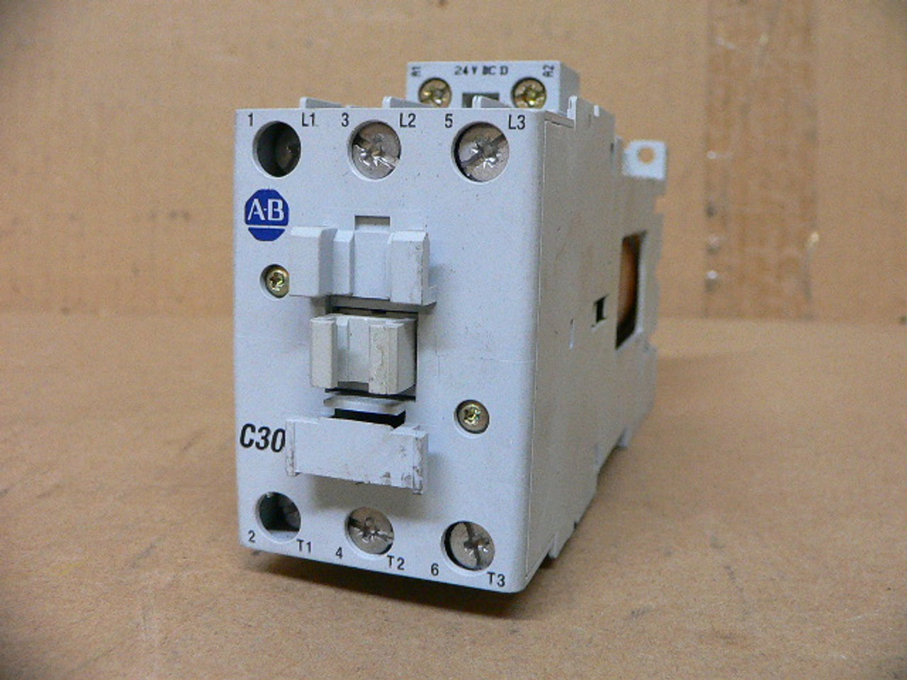 Allen Bradley 100-C30D*00 Ser C 30A 3 Pole contactor W/24VDC Coil