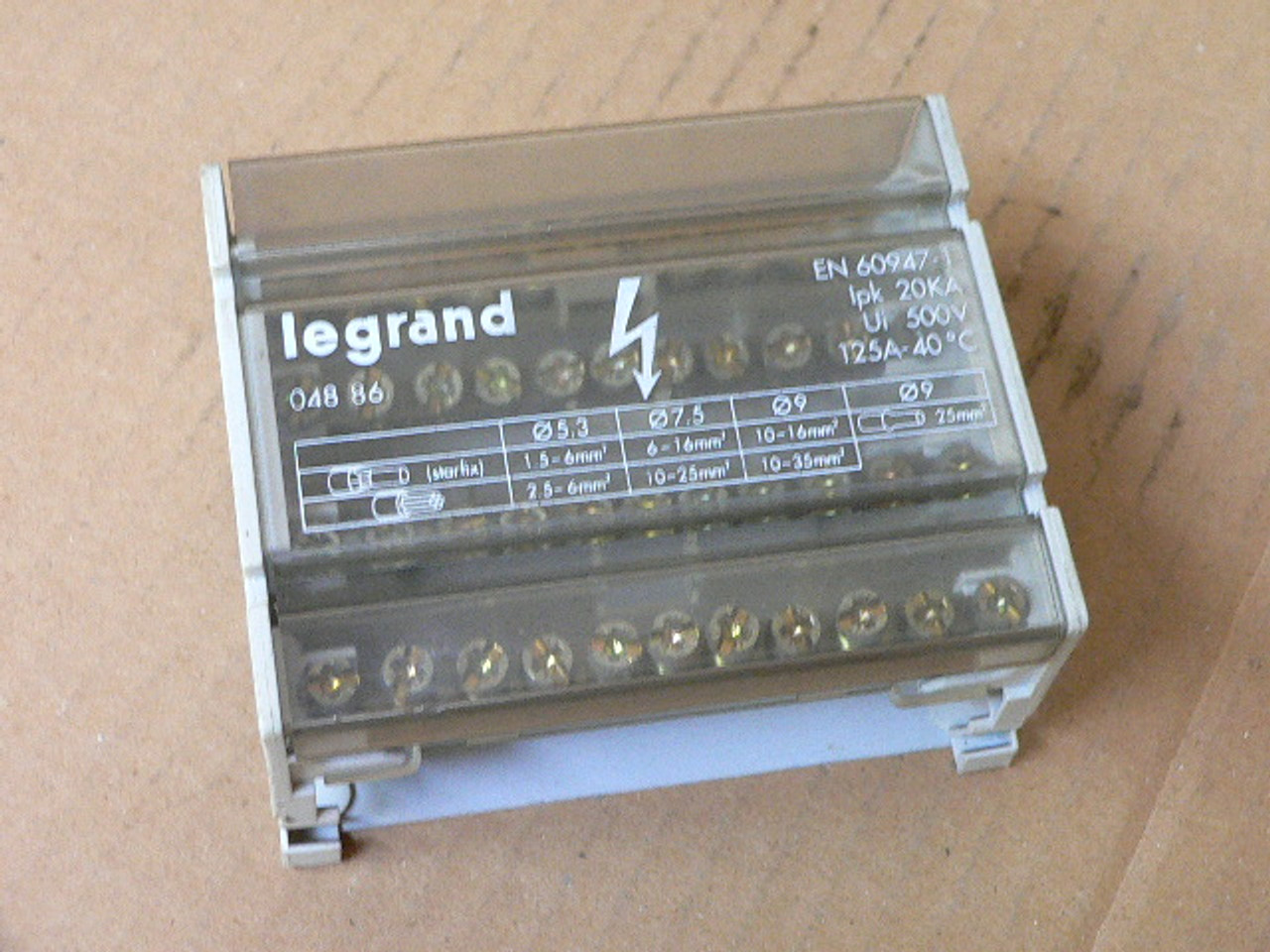 Legrand Gelijkg.gef.enkelf.voeding 48V 1200 W-25 A-klemmen 6/10MM