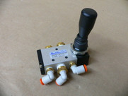 Mettle 4H210-08 Solenoid Valve Hand Level Toggle Style 2 Position 0/114 Psi