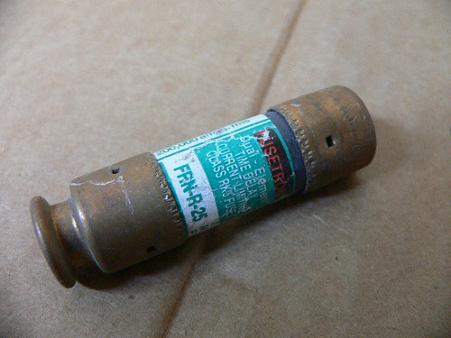 Bussmann Fusetron Dual Element Time-Delay Fuse 250V 25A Frn-R-25 Bussmann Fusetron Dual Element Time-Delay Fuse 250V 25A Frn-R-25