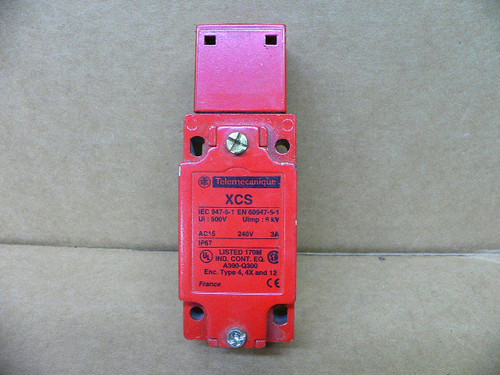 Telemecanique 3 Amp 240 Volt Safety Latching Switch Xcs Ac15 Telemecanique 3 Amp 240 Volt Safety Latching Switch Xcs Ac15