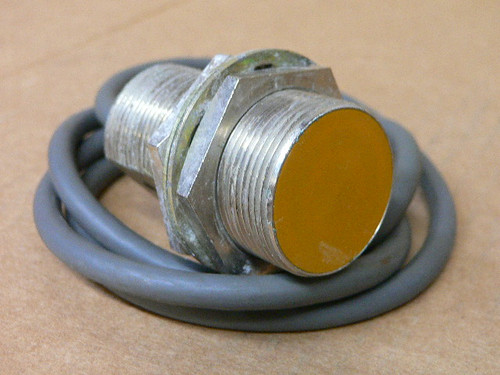 Omron Tl-X10y1-52C Proximity Switch