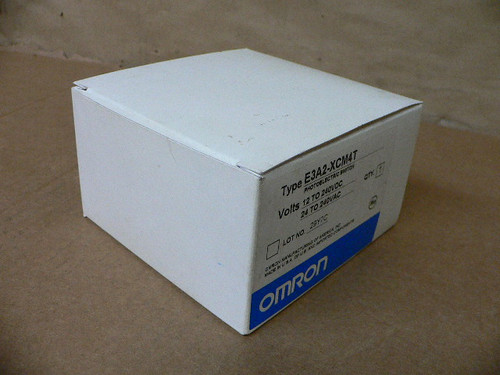 Omron E3a2-Xcm4t Photoelectric Switch
