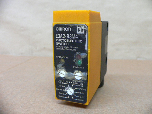 Omron E3a2-R3m4t Photoelectric Switch