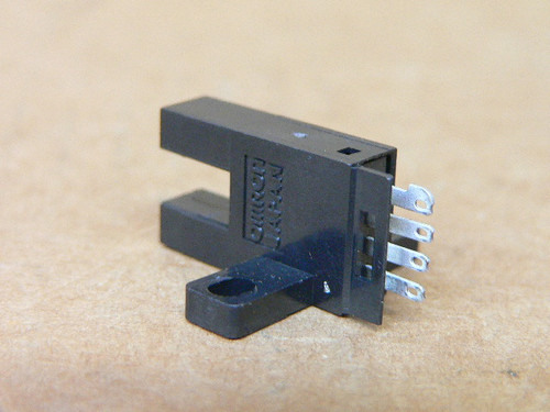 Omron Ee-Sx672 Photoelectric Optical Sensor