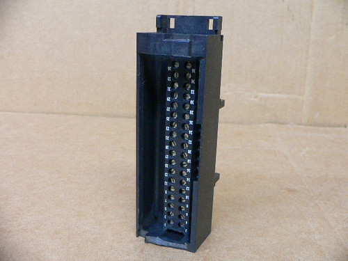 Allen Bradley 1756-Tbch/A Controllogix 36 Pin Terminal Block (Missing Cover/Broken Hinge) Allen Bradley 1756-Tbch/A Controllogix 36 Pin Terminal Block (Missing Cover/Broken Hinge)