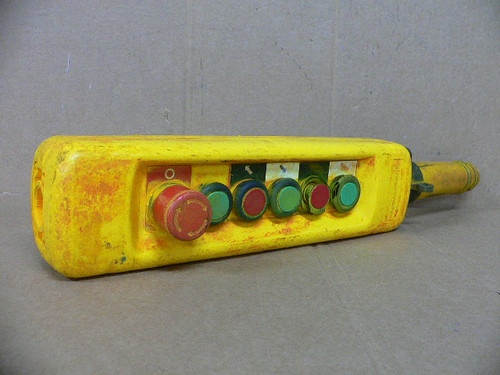 Telemecanique Xac-A06 Pendant Control Station 500V 10A Telemecanique Xac-A06 Pendant Control Station 500V 10A