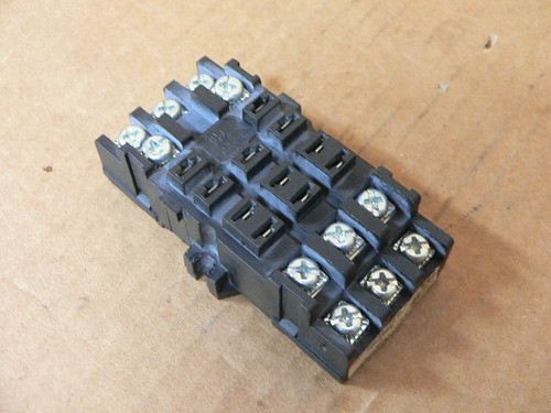 Allen Bradley 700-Hn127 Relay Socket 10A 300V Allen Bradley 700-Hn127 Relay Socket 10A 300V