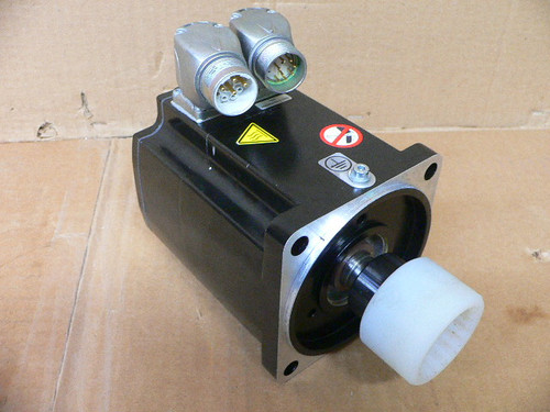 Schneider Electric Bmh1001p16a2a Servomotor 100Mm 480V