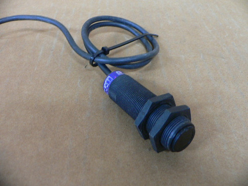 Telemecanique Xu2-P18pp340-R Photoelectric Sensor