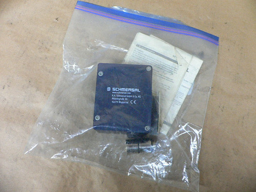 Schmersal Az415-02/02Zpk-M20-2399-1 Safety Switch New Schmersal Az415-02/02Zpk-M20-2399-1 Safety Switch New