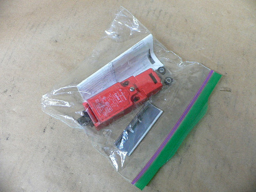 New Allen Bradley 440K-C21054 /B Tongue Switch Cadet 3 2 N.C. 1 N.O New Allen Bradley 440K-C21054 /B Tongue Switch Cadet 3 2 N.C. 1 N.O