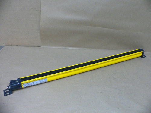 Allen Bradley Guardshield 440L T4j0800yd Safety Light Curtain Transmitter Allen Bradley Guardshield 440L T4j0800yd Safety Light Curtain Transmitter