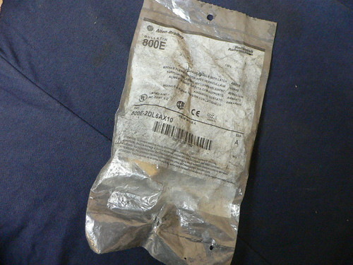 Allen Bradley 800E-2Dl6ax10 Pushbutton Latch Assembly