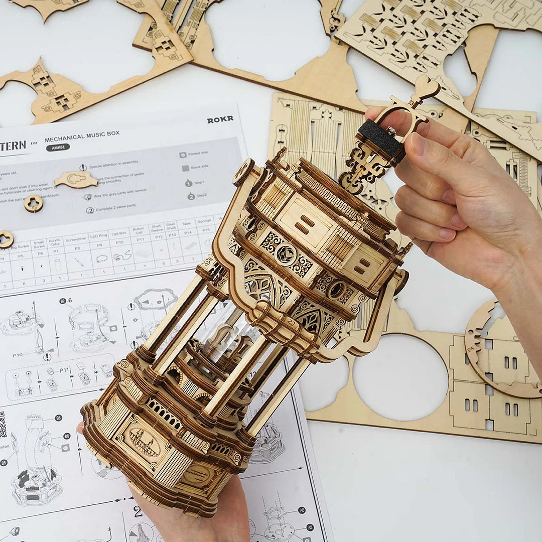 ROEAMK61 ROBOTIME ROKR Victorian Lantern Mechanical Music Box