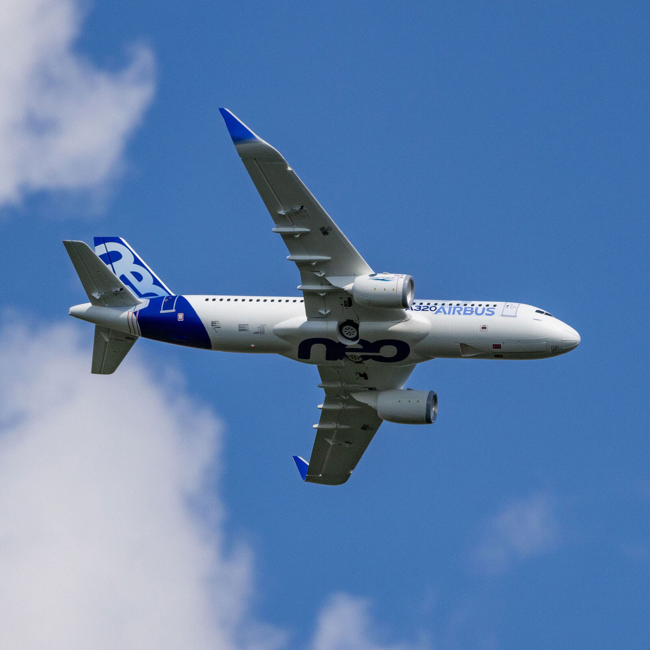17vBURTLE AIRCRAFT AC310FUN＆AC300BATTERY EFL-1493 E-FLITE Airbus A320neo Twin 64mm EDF BNF Basic with AS3X+