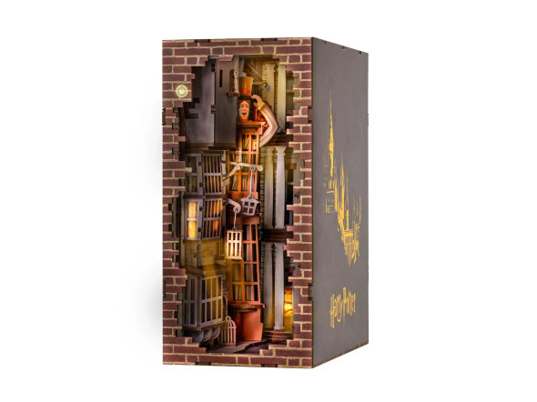 RMX005309096 REVELL Tiny Adventures Book Nooks: Harry Potter - Diagon Alley