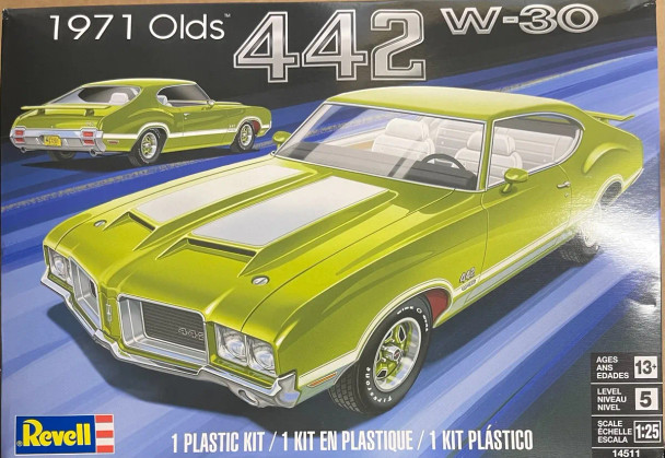 RMX854511 REVELL 1/25th Scale 1971 Olds 442 W-30 Plastic Model Kit