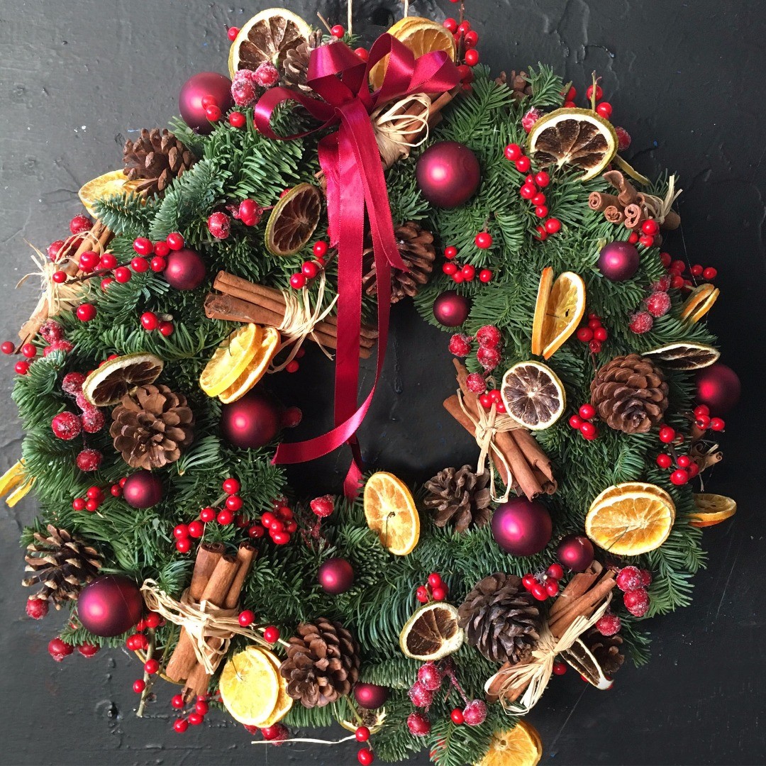 8 Ways To Decorate Your Christmas Wreath Flower Station 