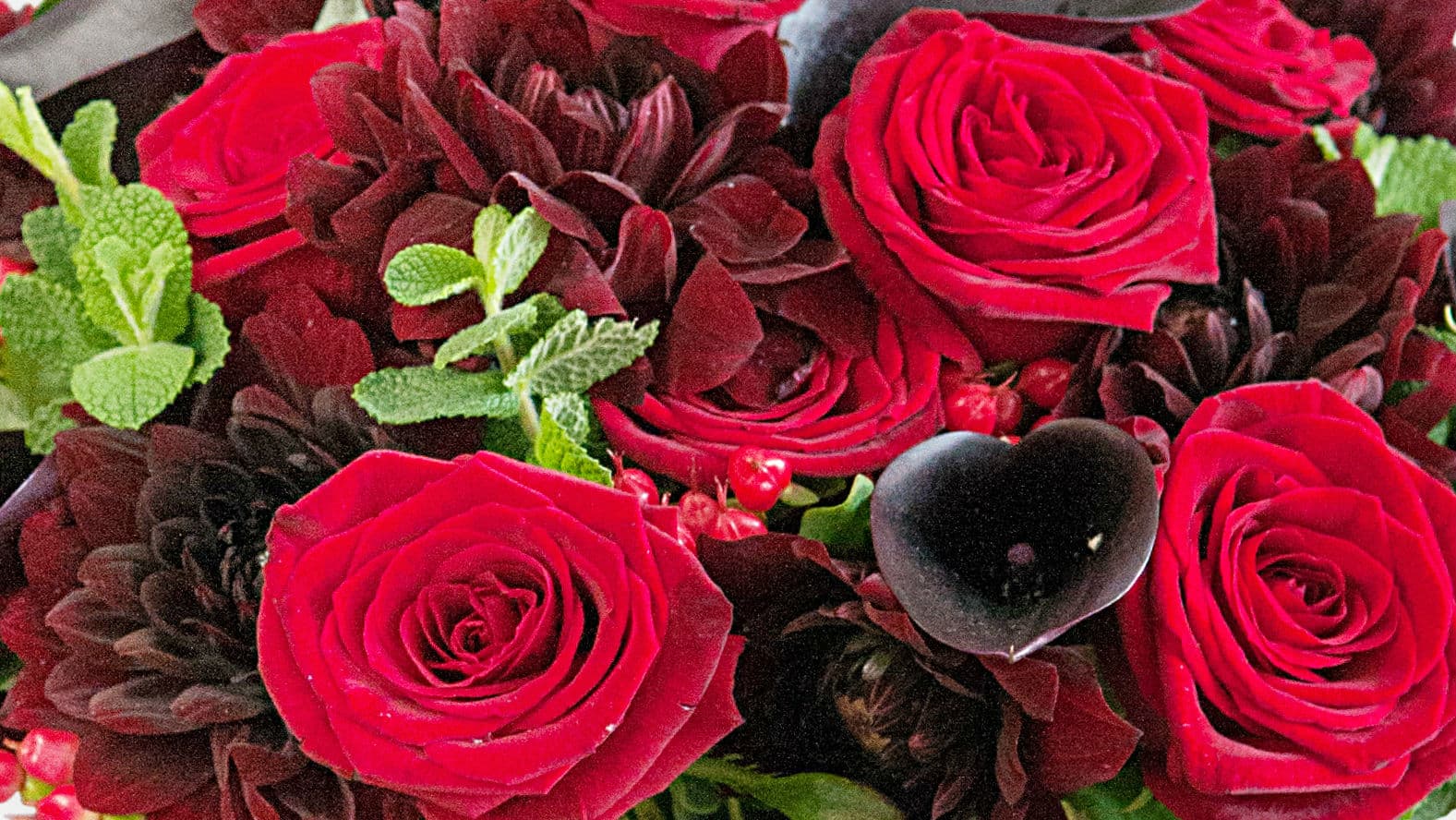 first-dance-flower-station-min.jpg first-dance-flower-station-min.jpg
