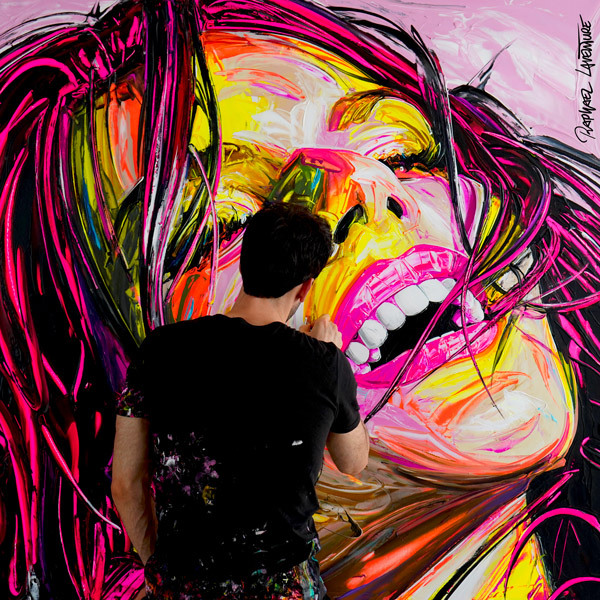Photo d'une peinture artistique de style Pop Art représentant Betty Boom dans un bâtiment désaffecté avec des couleurs vives et des tags, le tableau proposé par la galerie d'art Design by Jaler