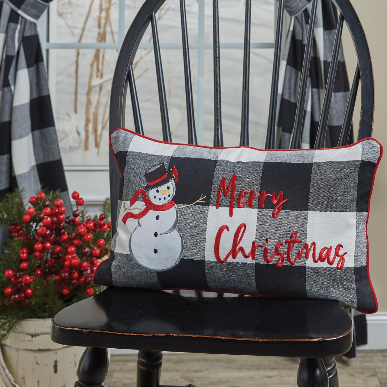 https://cdn11.bigcommerce.com/s-tfdhmk/images/stencil/1280x1280/products/18772/181293/Wicklow-Pillow-Merry-Christmas-400000604329_image3__59412.1689076202.jpg?c=2