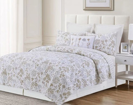 How to Create a Farmhouse Style Bedroom