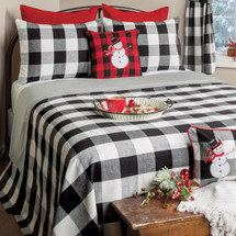 A Guide to Decorating for Christmas Without Losing Your Farmhouse Charm