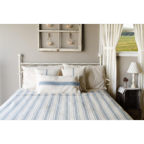 https://cdn11.bigcommerce.com/s-tfdhmk/images/stencil/500w/products/23772/144327/Grain-Sack-Stripe-Colonial-Blue-Bed-Cover-Queen-640970740768_image1__97219.1666809069.jpg