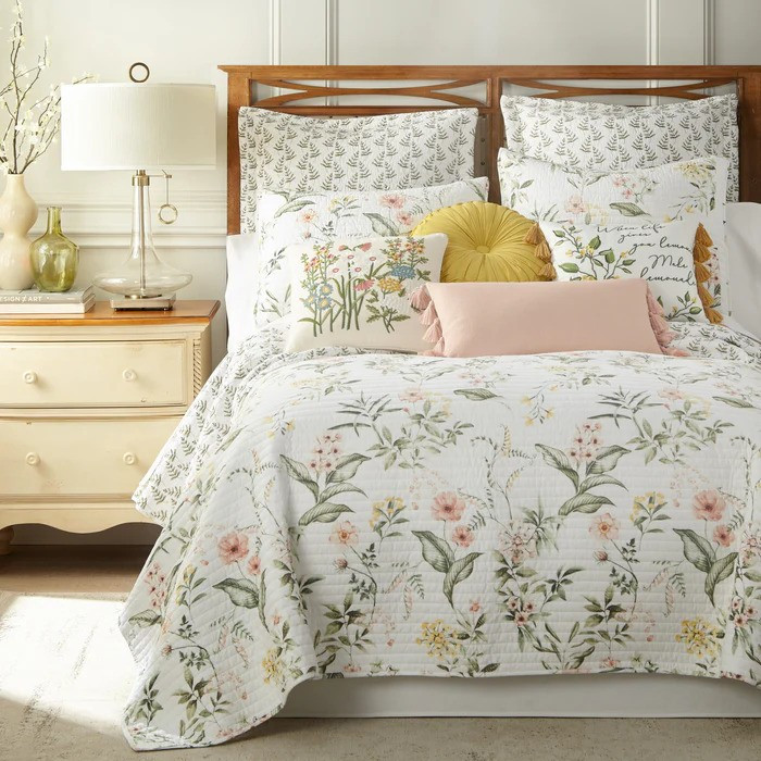 Viviana Blush Quilt Set - With Shams