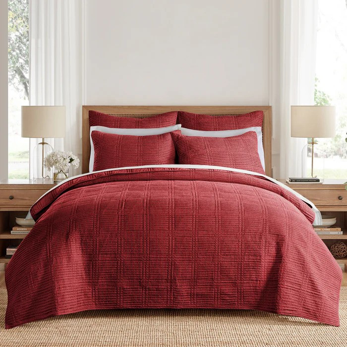 Cloud Waffle Red Quilt Set - With Shams