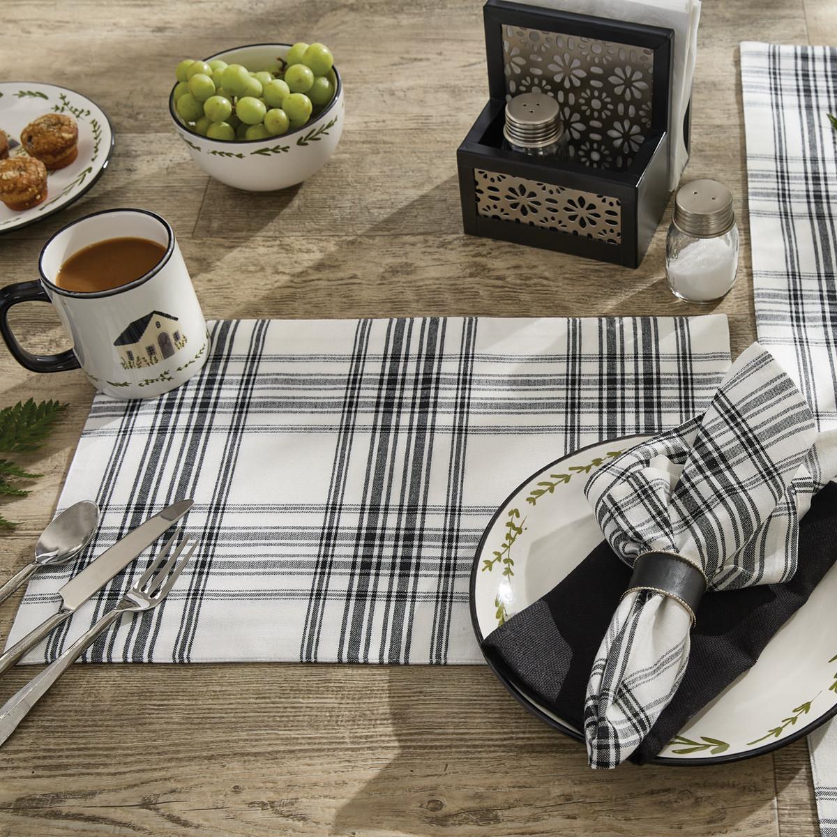 Onyx & Ivory Napkins - Thumbnail 2