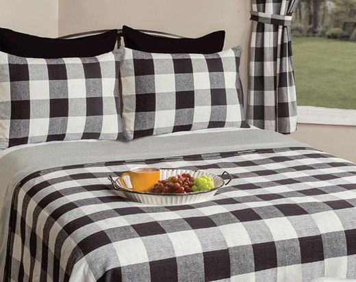 https://cdn11.bigcommerce.com/s-tfdhmk/products/18776/images/181309/Wicklow-Large-Check-Black-Bedding-Collection-colBeddingWicklowLargeCheckBlack_image1__33467.1689076337.520.520.jpg?c=2