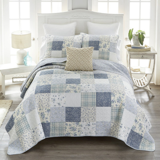 Blue Pastures Quilt Set - With Shams
