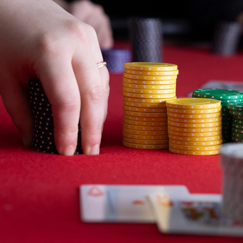 Suited Wood Carousel 200 Ct Poker Chip Set