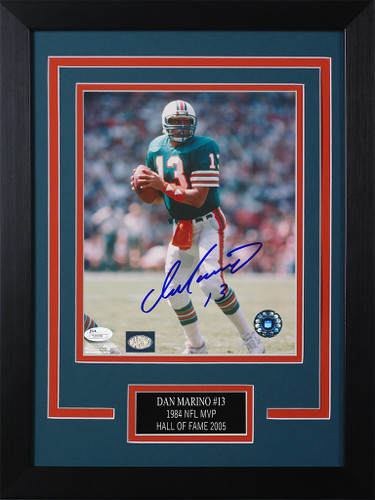 Dan Marino, Kurt Warner autographed card with coa