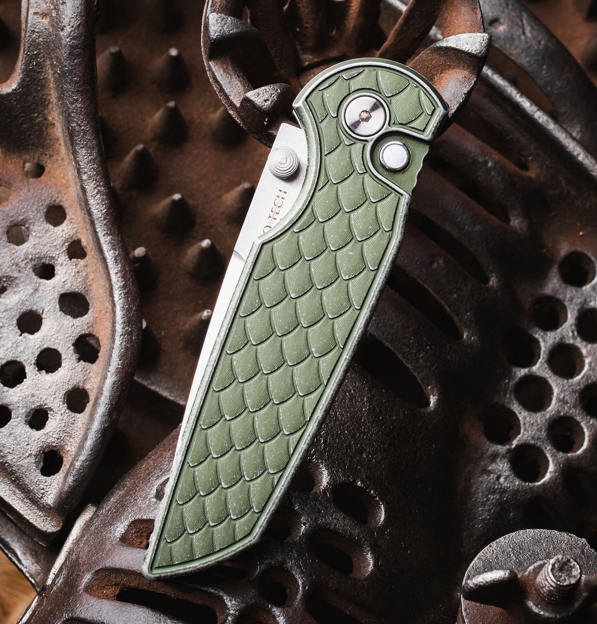 TR-3 Integrity Thumbstud Manual Limited Knife | Pro-Tech Knives