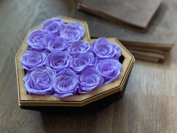 Lilac Eternal Roses in Black Diamond Heart Box Lilac Eternal Roses in Black Diamond Heart Box
