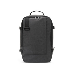 CIES. Mochila desenvolvida para cumprir as dimensões exigidas pelas companhias aéreas em poliéster reciclado 600D de alta densidade com acabamento repelente à água 20 L