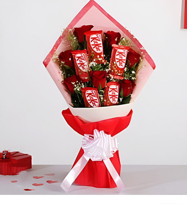 Kitkat With Natural Red Roses Chocolate Bouquet Chocolates Gift to ...