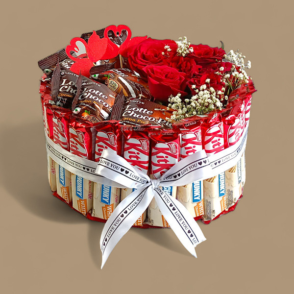 Chocopie and Kitkat Delight with Rose Decor Gift Hampers Gift to Nepal ...