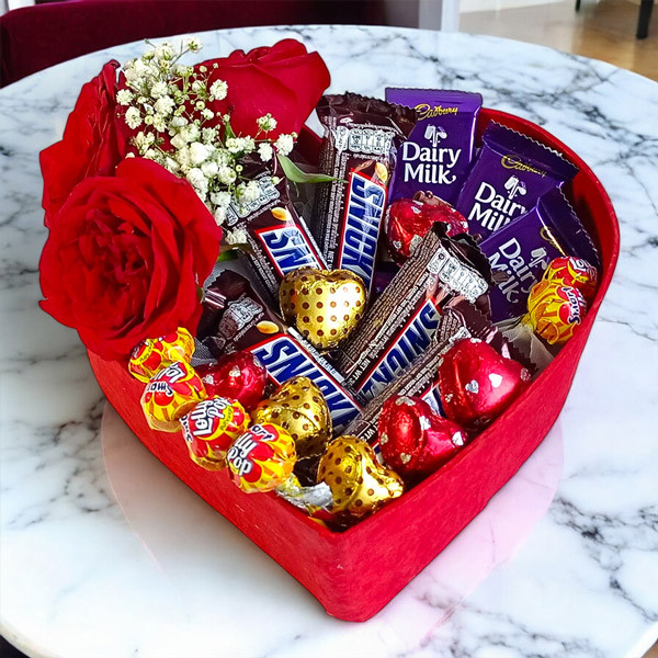 Romantic Heart Box with Roses & Chocolates Valentine's Day Gift to ...