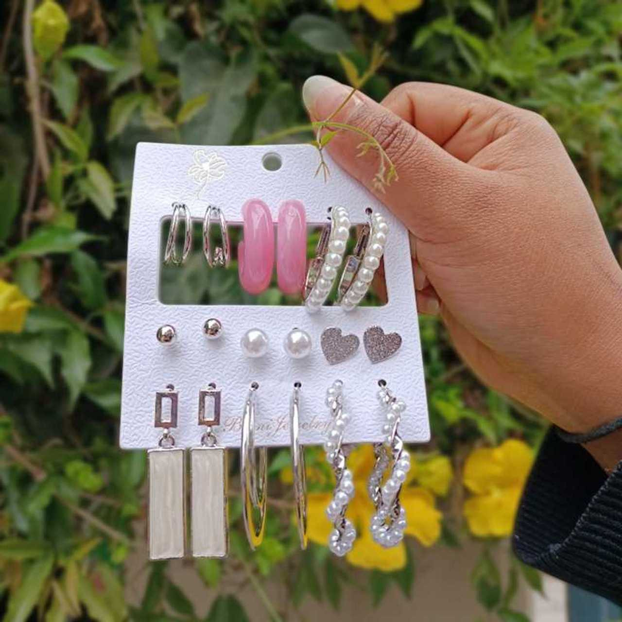 Accessories And Chocolate Gift Box Gift Hampers Gift to Nepal | Giftmandu