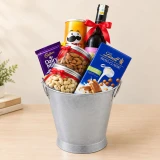 Gossips Sweet Lips Red Wine With Pringles & Dry Nuts